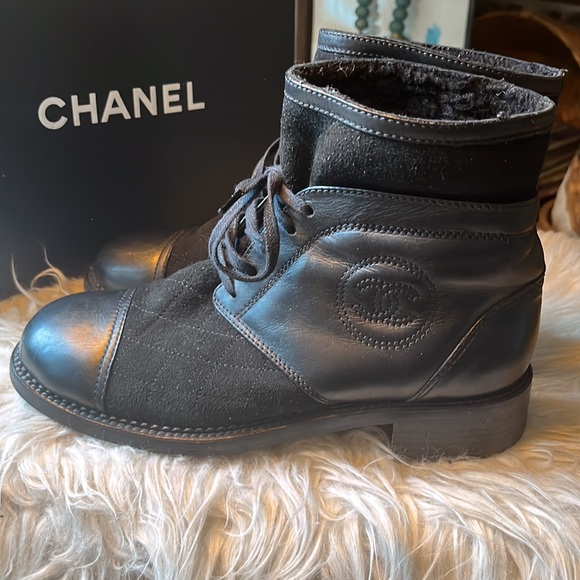 CHANEL Shoes - Auth CHANEL Moto Boots BOOTIES shoe.. Classic CC  size 39 1/2
